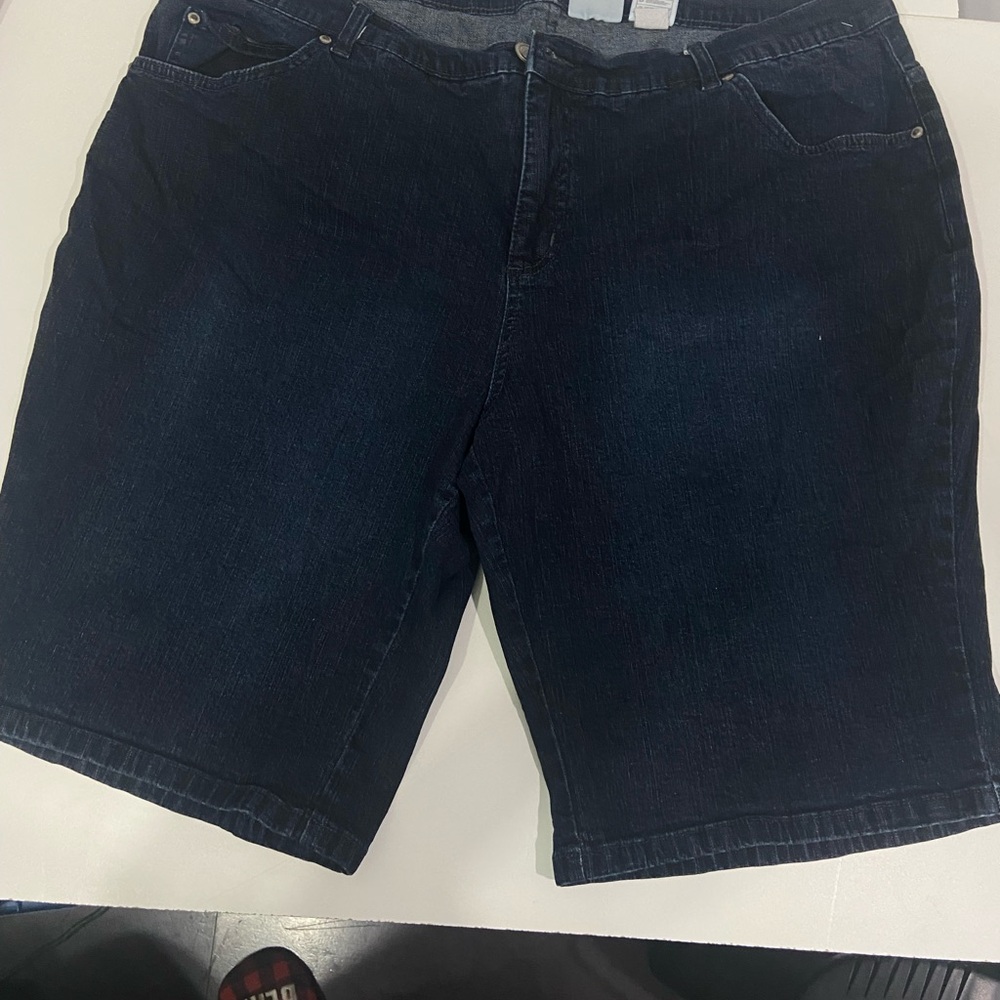 Jim’s Demin dark blue shorts preowned size W 20